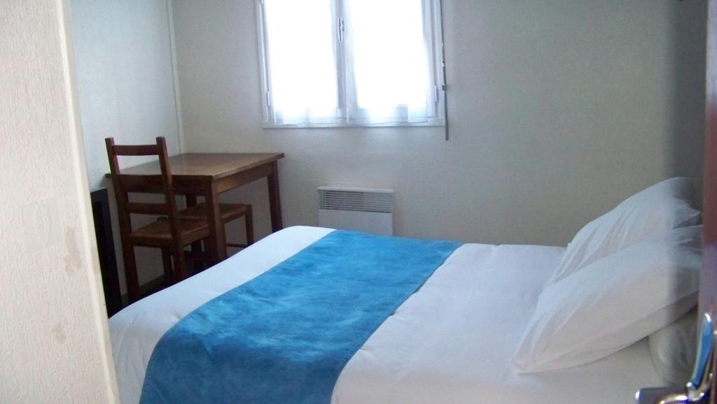 Hotel Du Port Concarneau Room photo